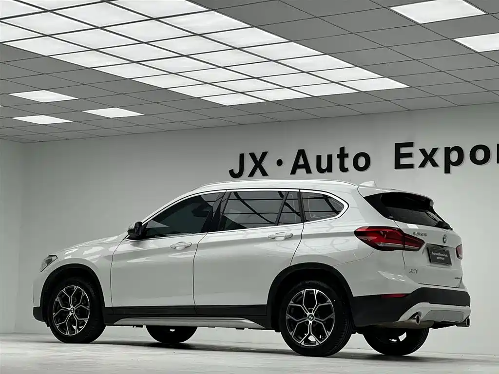 BMW X1 — фото 7