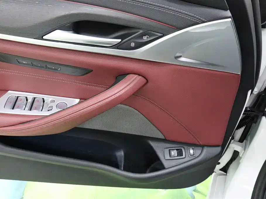 BMW 5 Series New Energy — фото 21