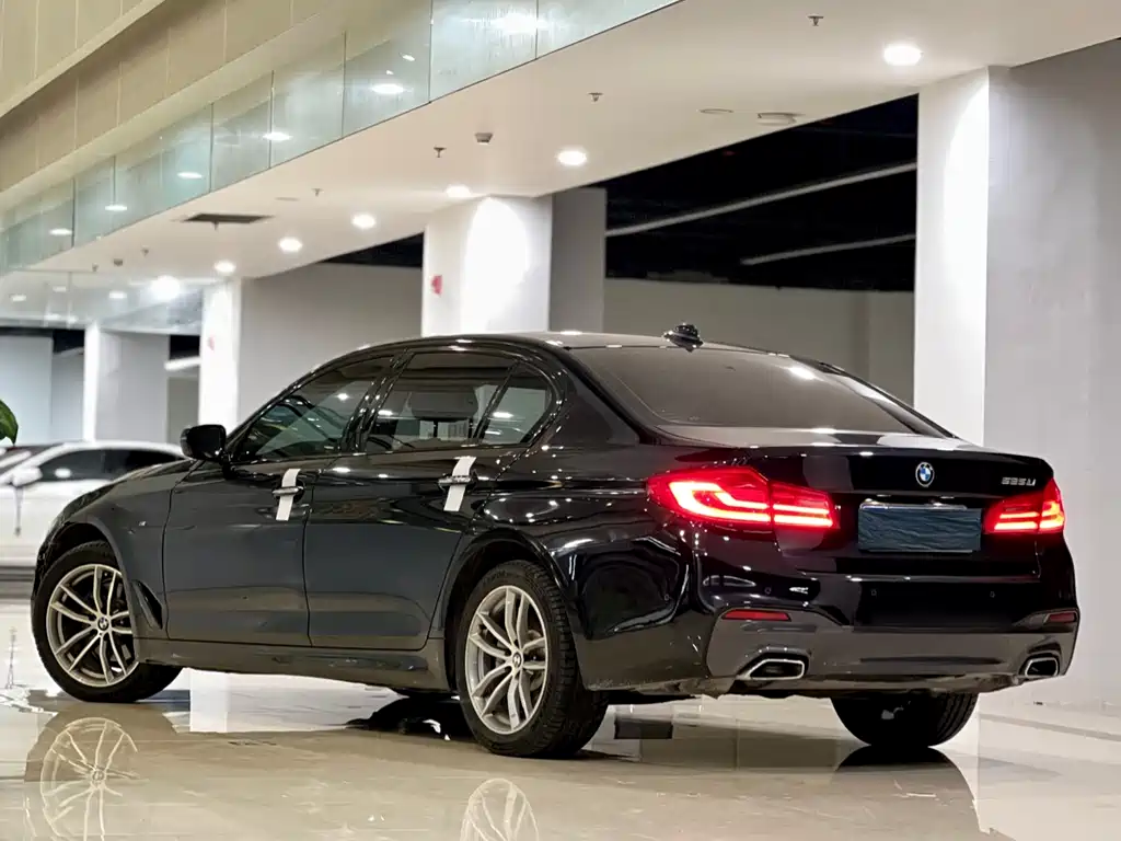 BMW 5 Series — фото 4