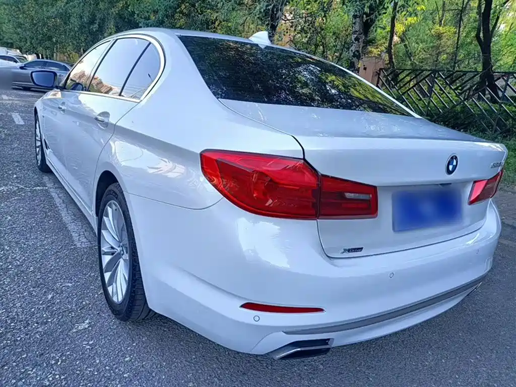 BMW 5 Series — фото 4