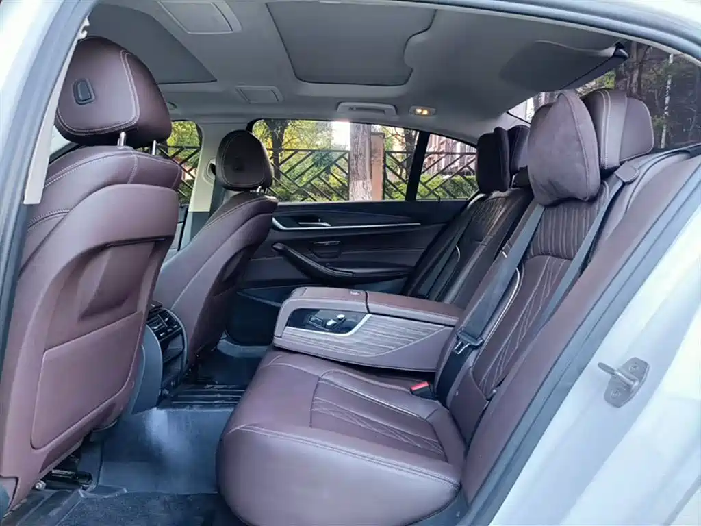 BMW 5 Series — фото 10