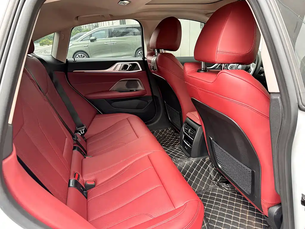 BMW i4 — фото 8