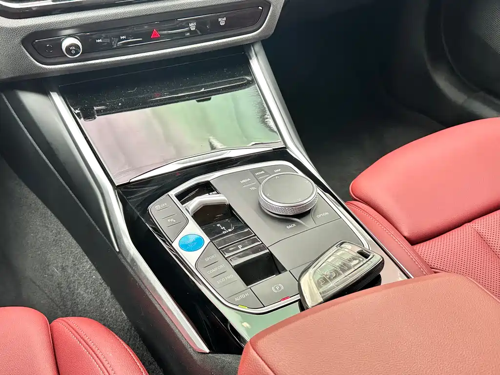 BMW i4 — фото 9