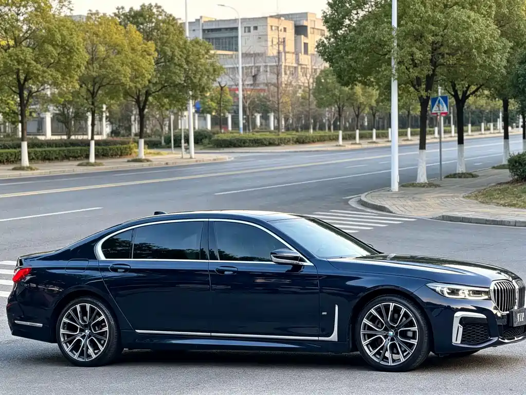 BMW 7 Series — фото 3