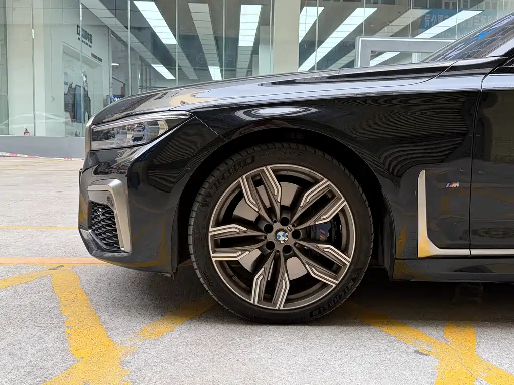 BMW 7 Series — фото 4