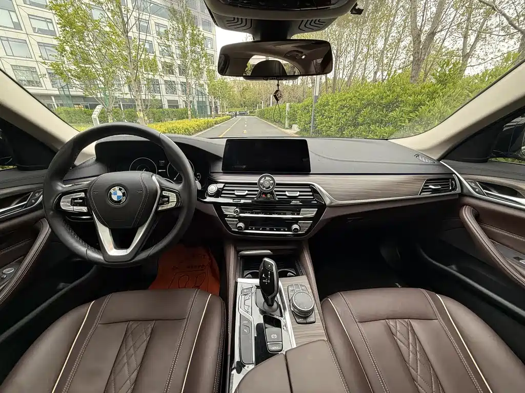 BMW 5 Series New Energy — фото 4