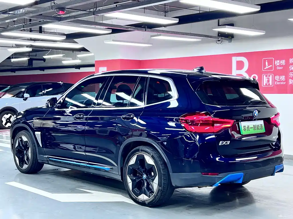 BMW iX3 — фото 9