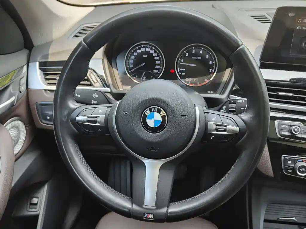 BMW X1 — фото 11