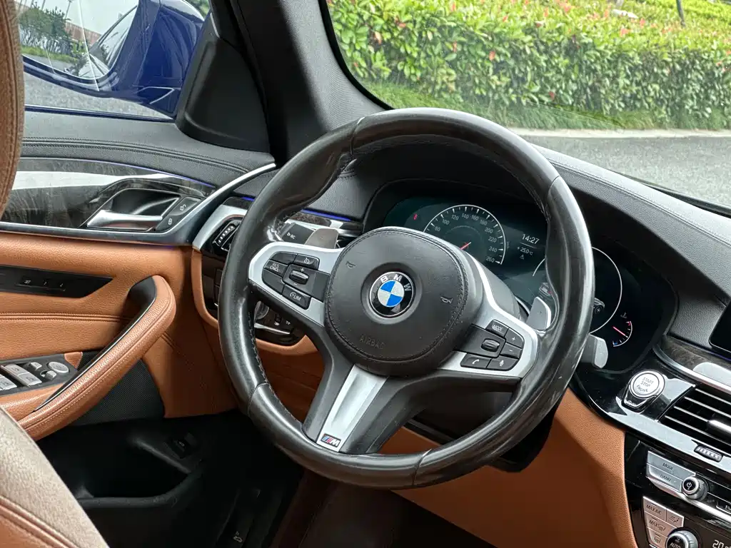 BMW 5 Series — фото 14