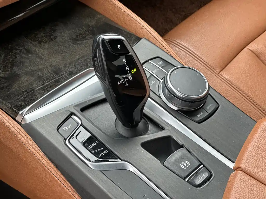 BMW 5 Series — фото 15