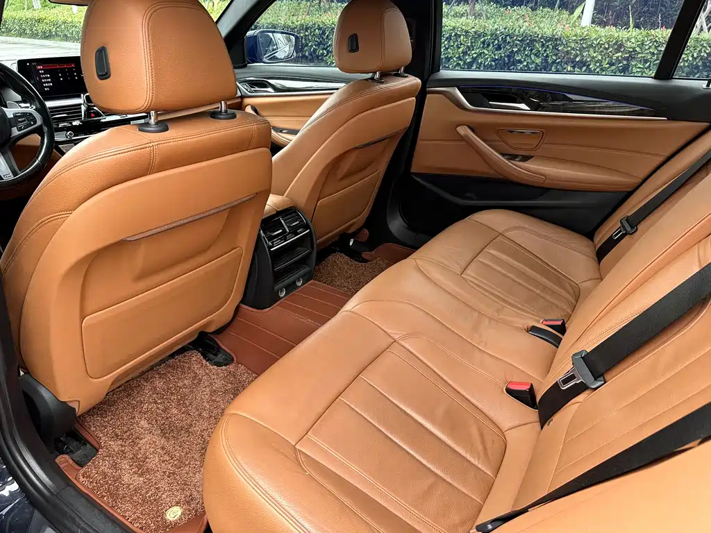 BMW 5 Series — фото 10