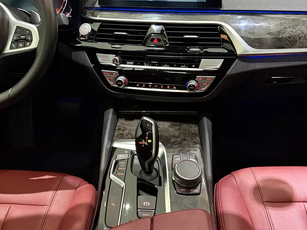 BMW 5 Series — фото 15