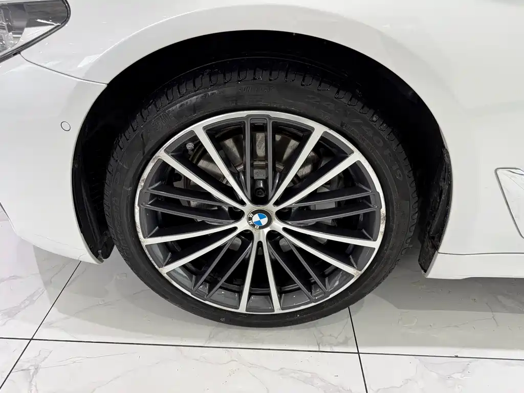 BMW 5 Series — фото 19