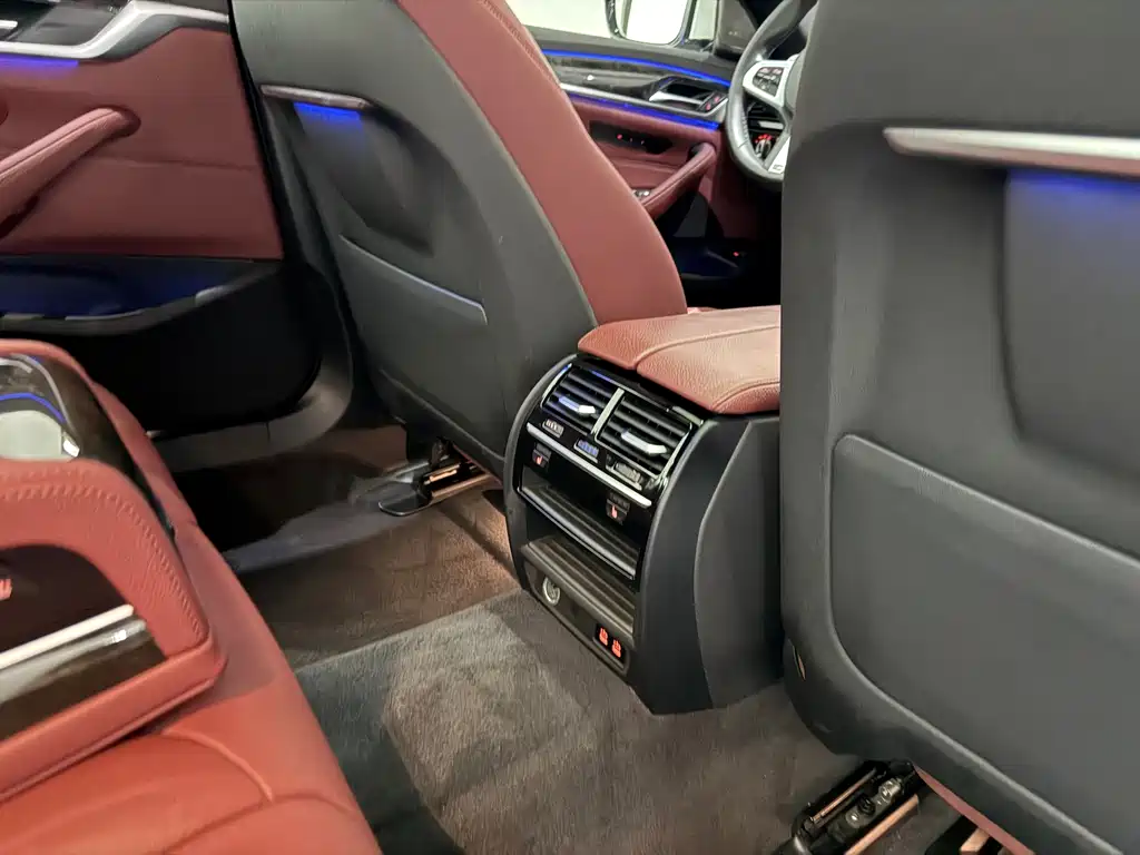 BMW 5 Series — фото 10