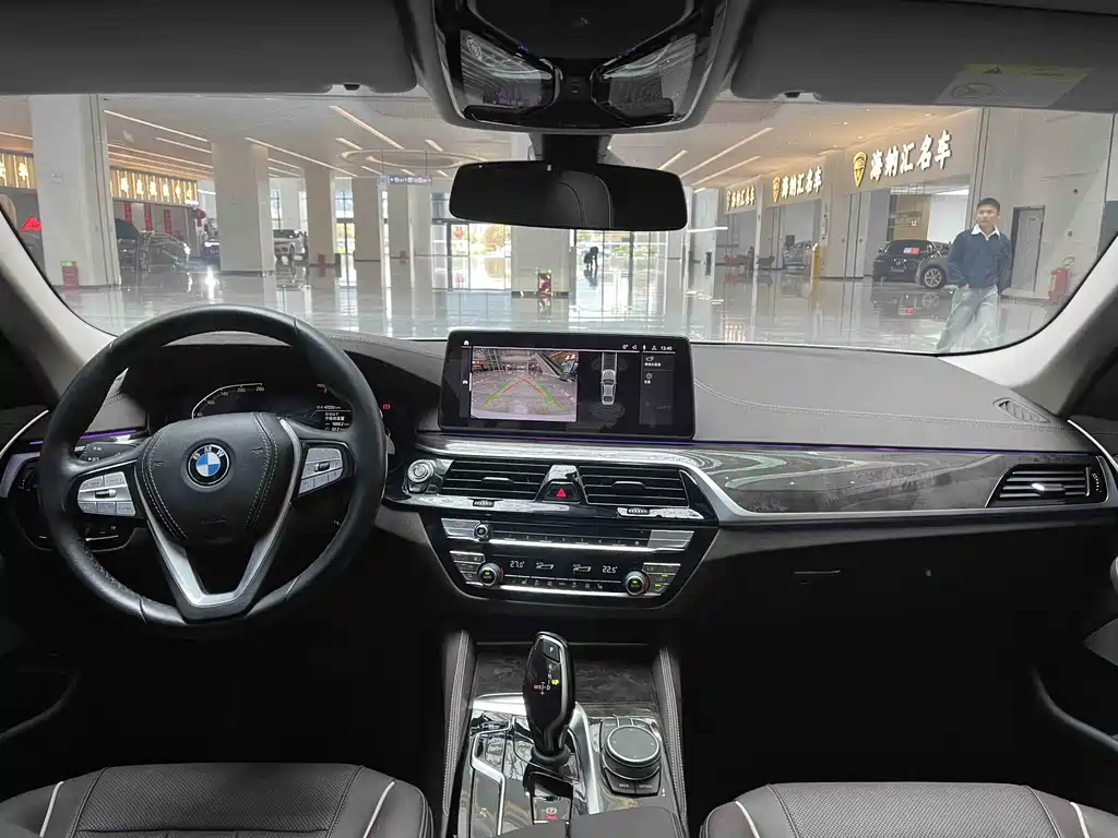 BMW 5 Series — фото 15