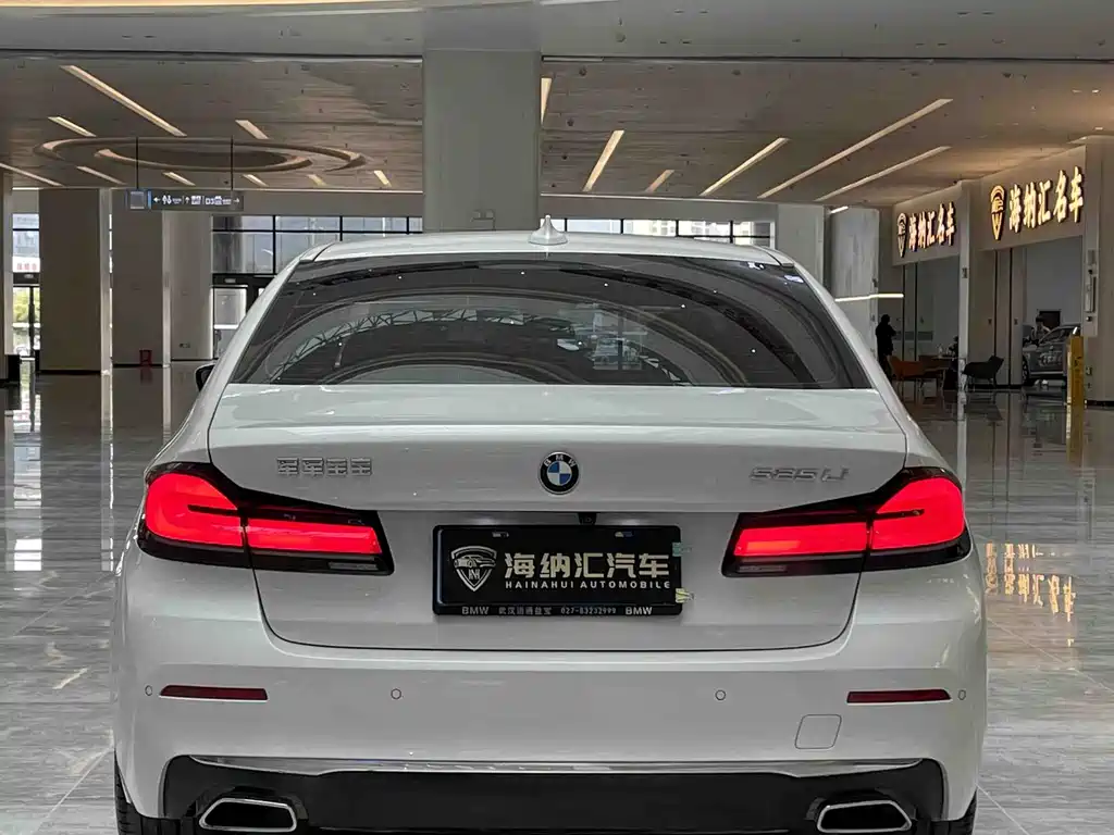 BMW 5 Series — фото 4