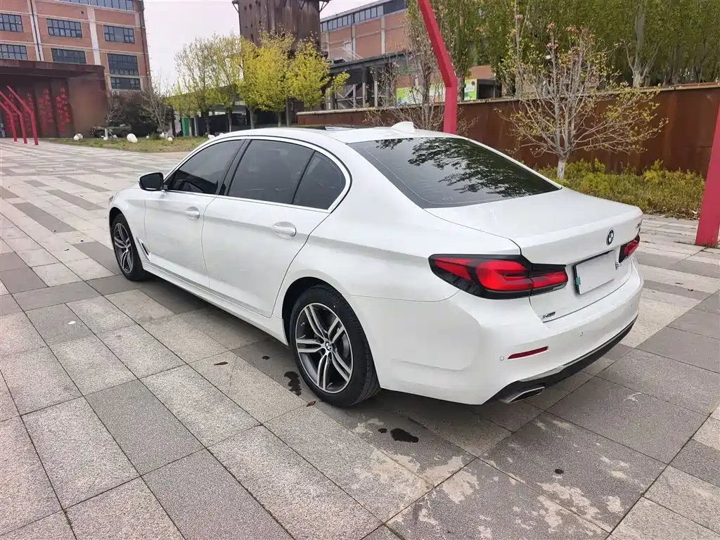 BMW 5 Series — фото 4