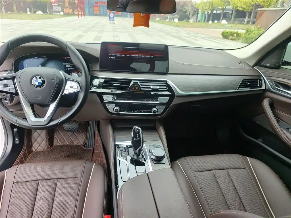 BMW 5 Series — фото 10