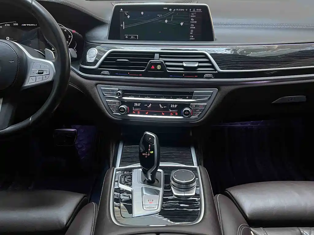 BMW 7 Series — фото 14
