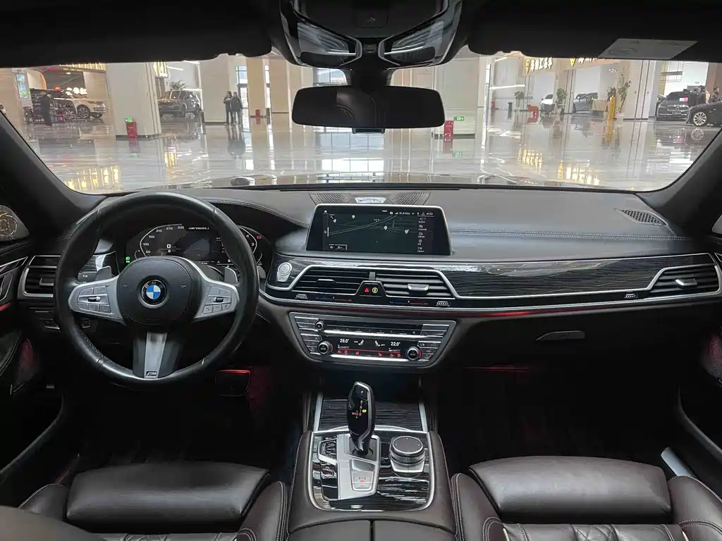 BMW 7 Series — фото 15