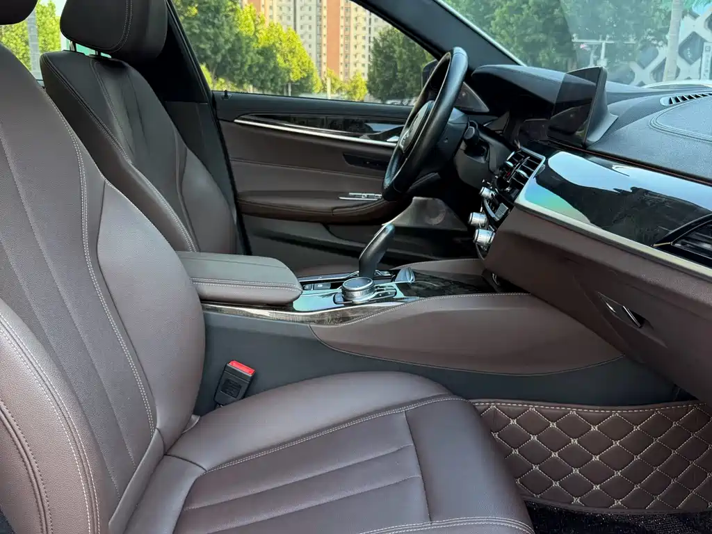 BMW 5 Series — фото 10