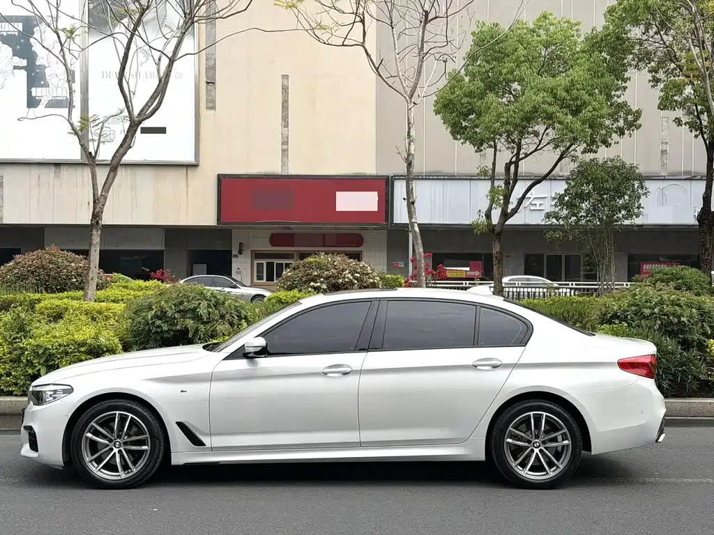 BMW 5 Series — фото 3
