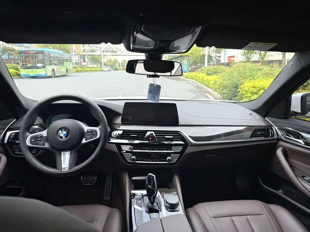 BMW 5 Series — фото 4