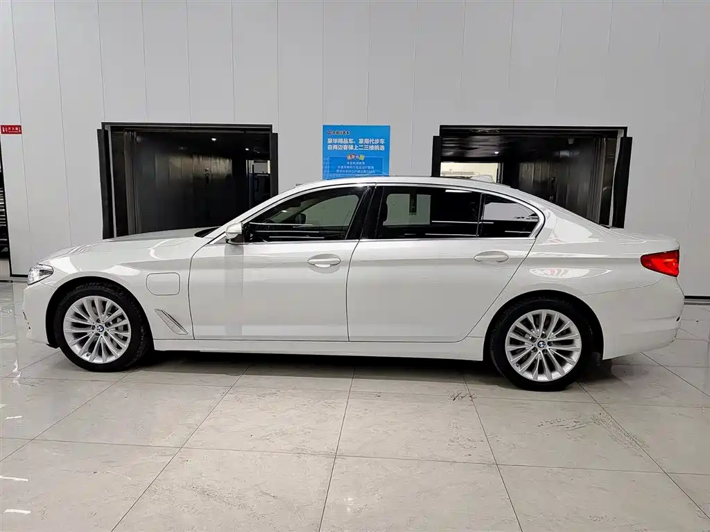 BMW 5 Series New Energy — фото 3