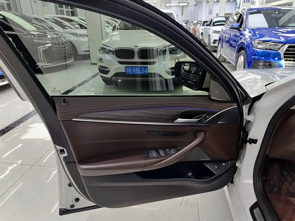 BMW 5 Series New Energy — фото 6