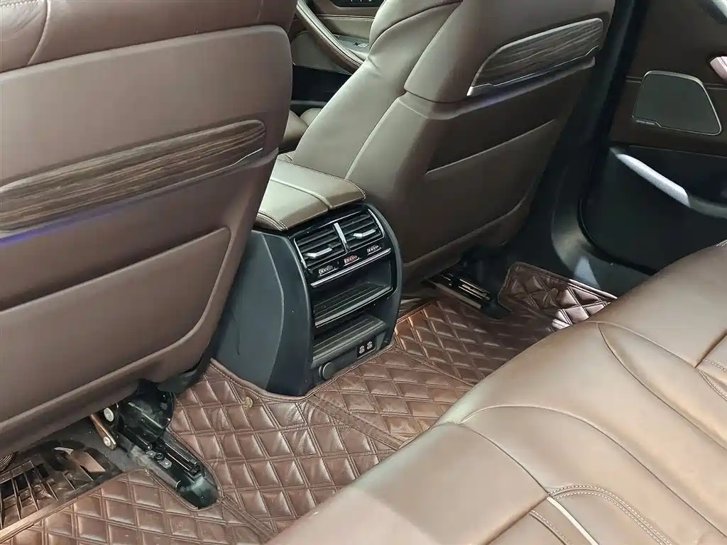BMW 5 Series New Energy — фото 9