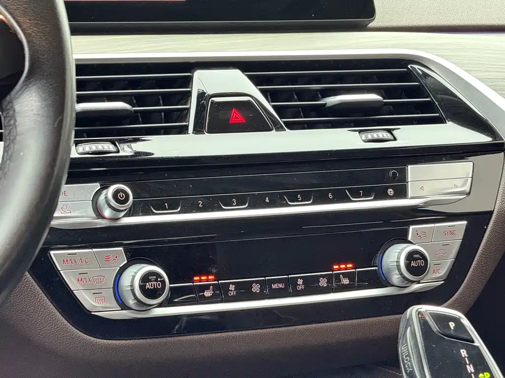 BMW 5 Series — фото 10