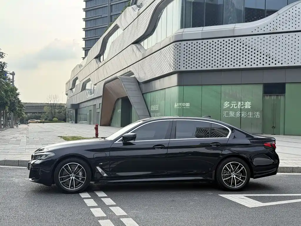 BMW 5 Series New Energy — фото 3