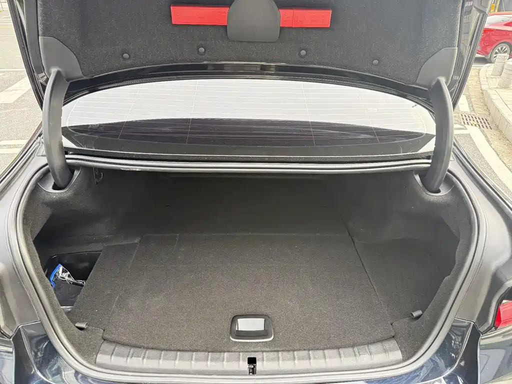 BMW 5 Series New Energy — фото 24