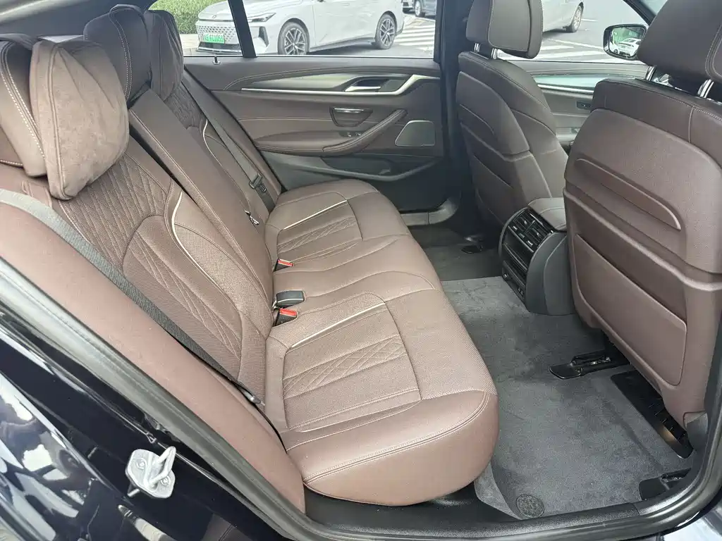 BMW 5 Series New Energy — фото 25