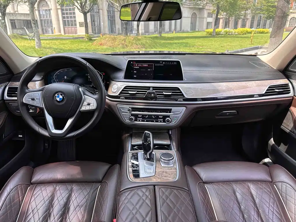 BMW 7 Series — фото 20