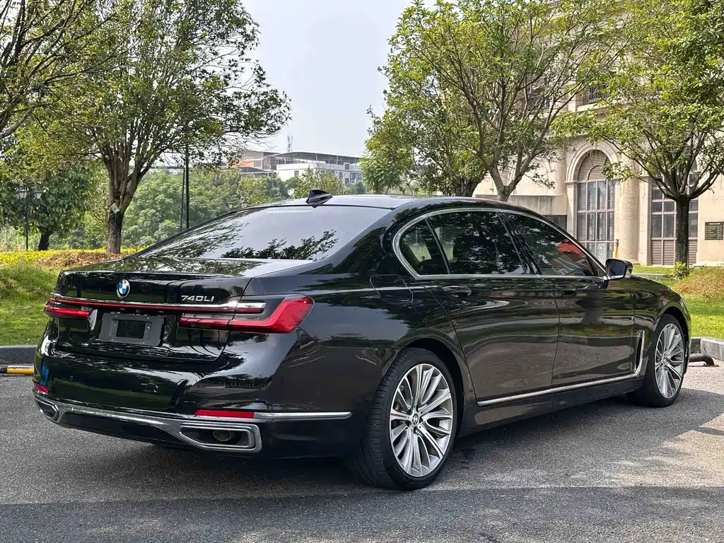 BMW 7 Series — фото 6