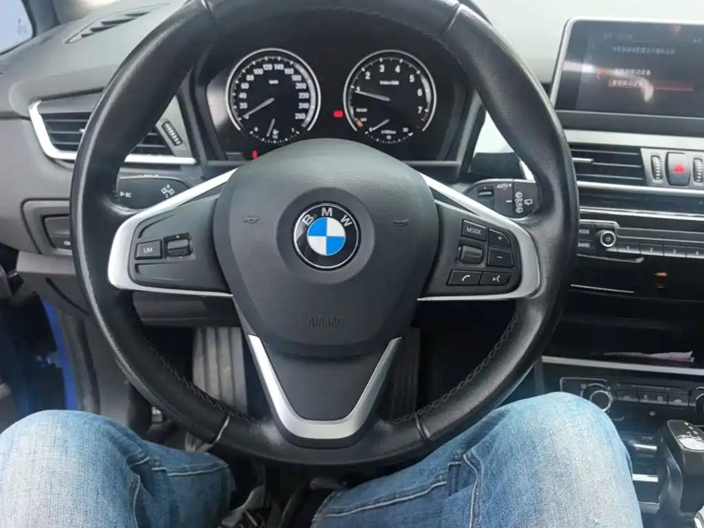 BMW 2 Series Active Tourer — фото 11