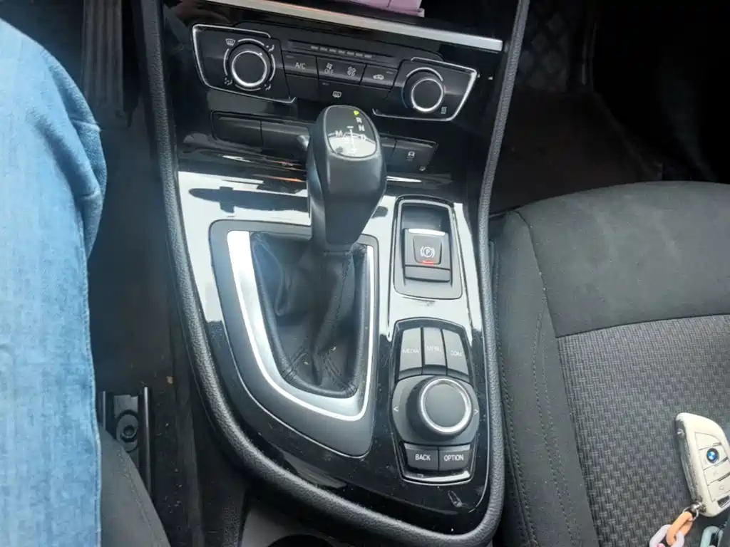 BMW 2 Series Active Tourer — фото 14