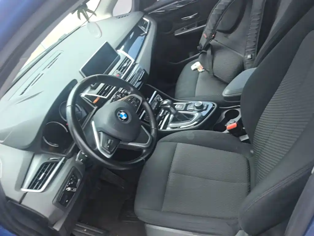 BMW 2 Series Active Tourer — фото 15
