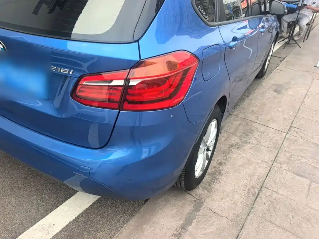BMW 2 Series Active Tourer — фото 8