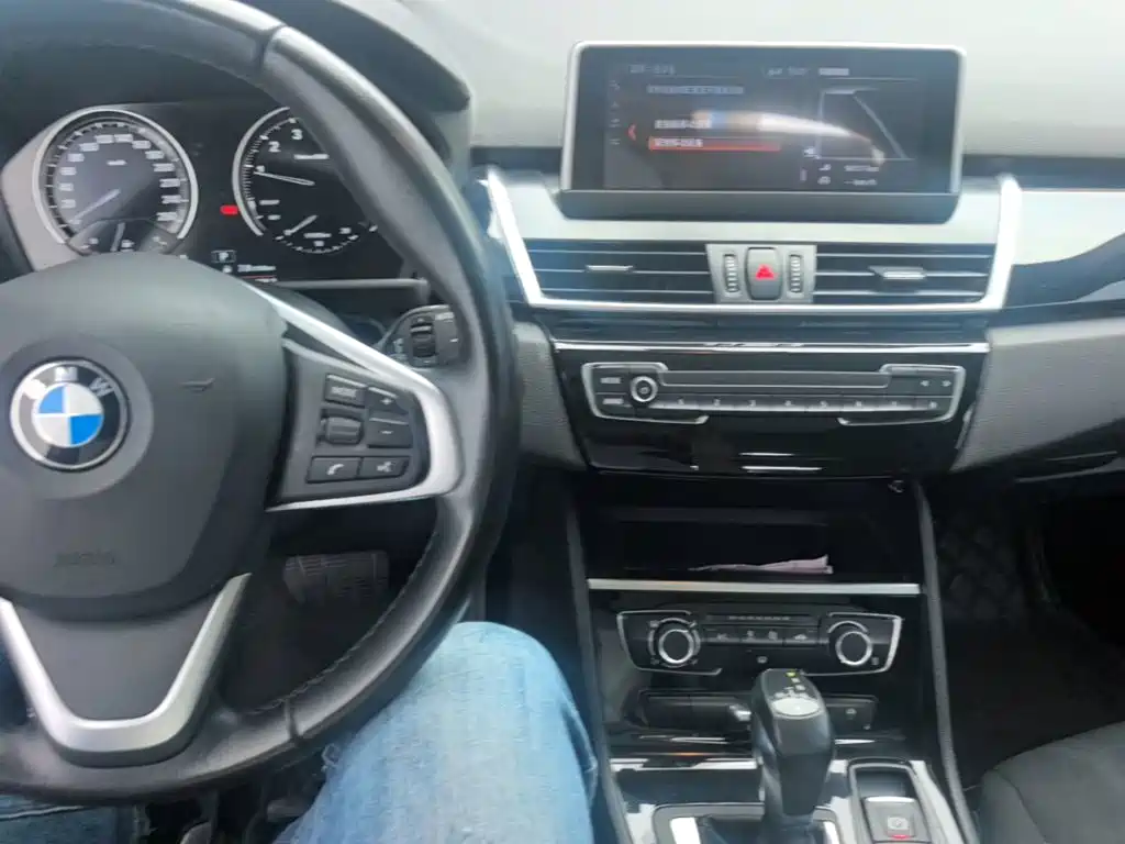 BMW 2 Series Active Tourer — фото 10