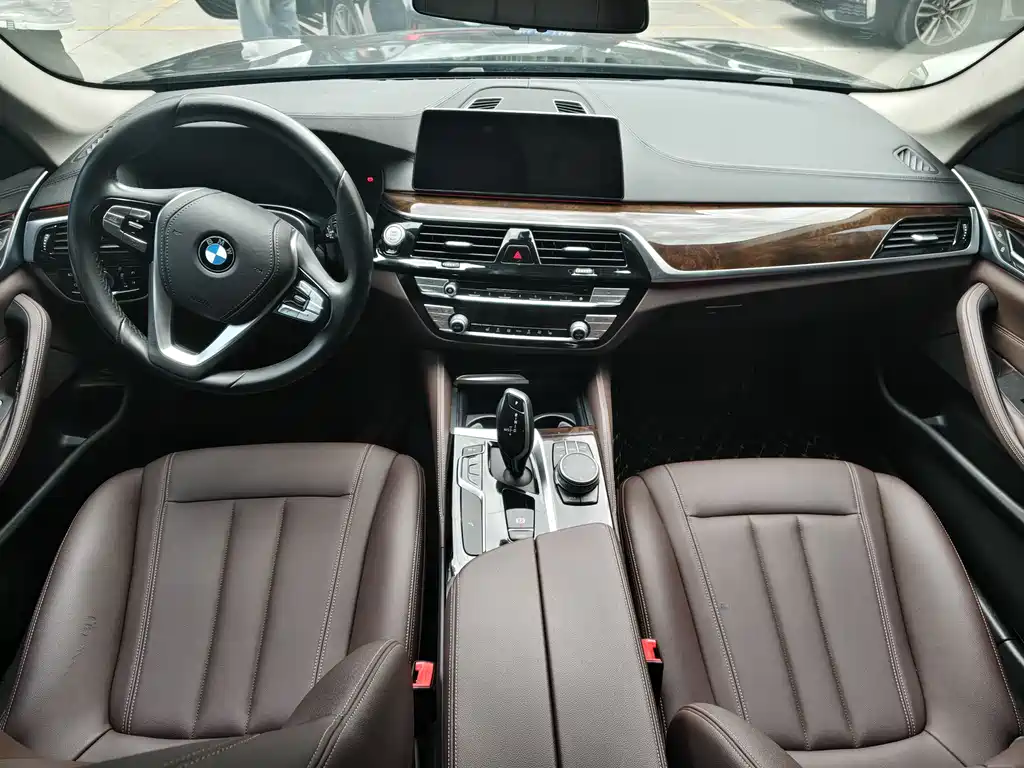 BMW 5 Series — фото 13