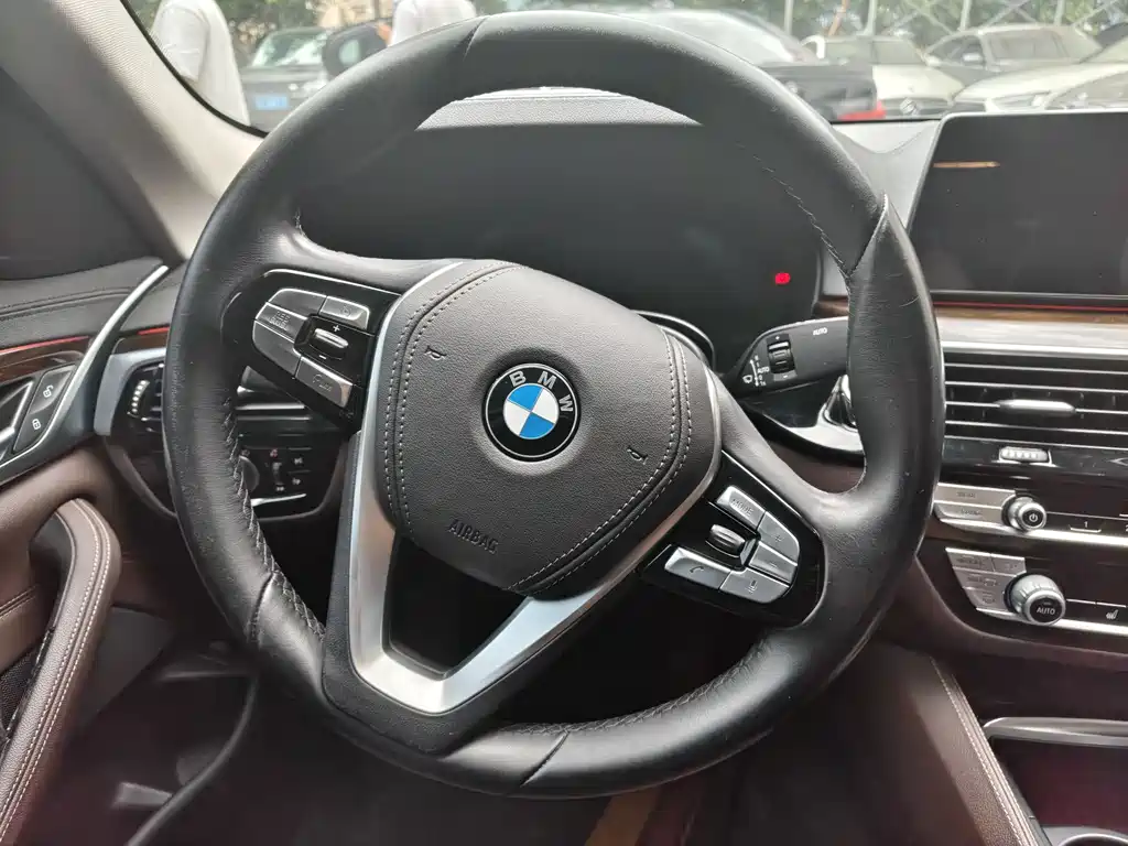 BMW 5 Series — фото 14
