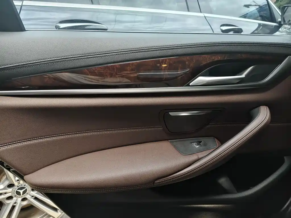 BMW 5 Series — фото 19