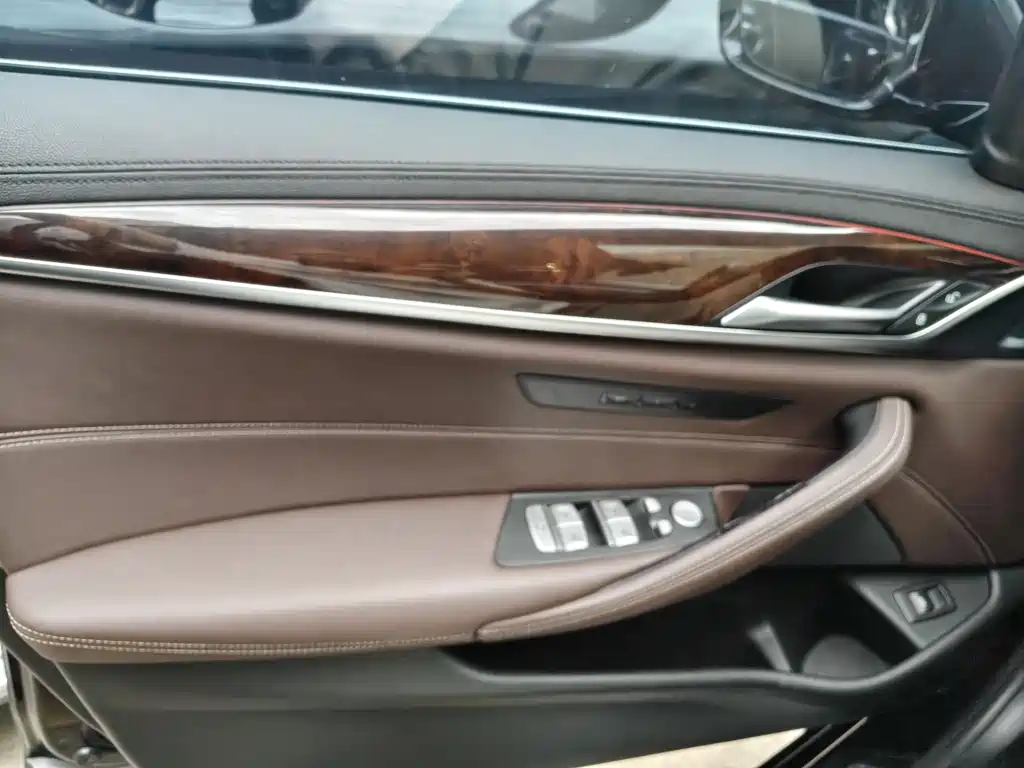 BMW 5 Series — фото 20