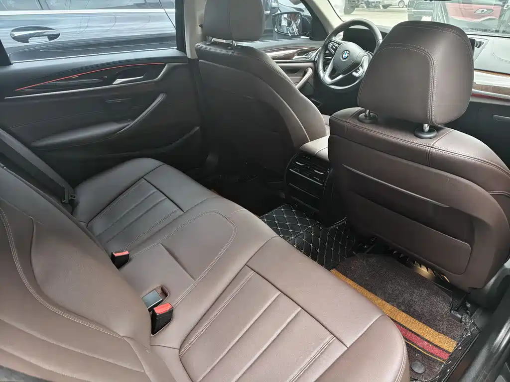 BMW 5 Series — фото 10