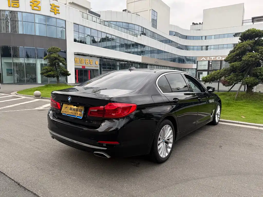 BMW 5 Series — фото 11