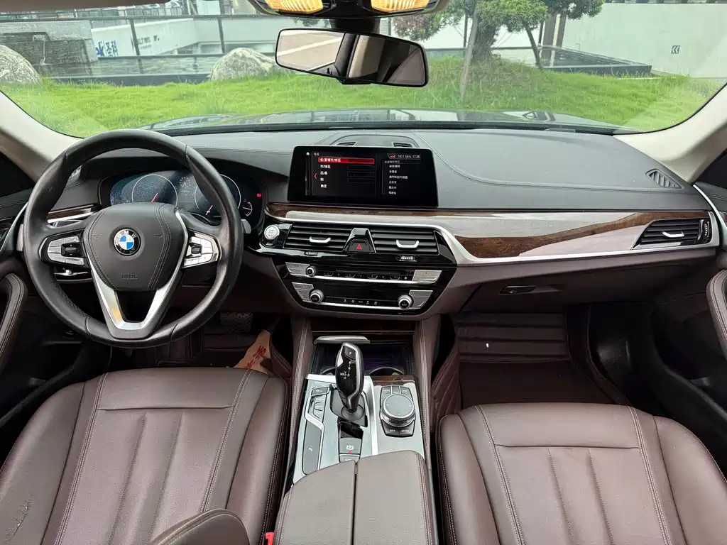 BMW 5 Series — фото 15