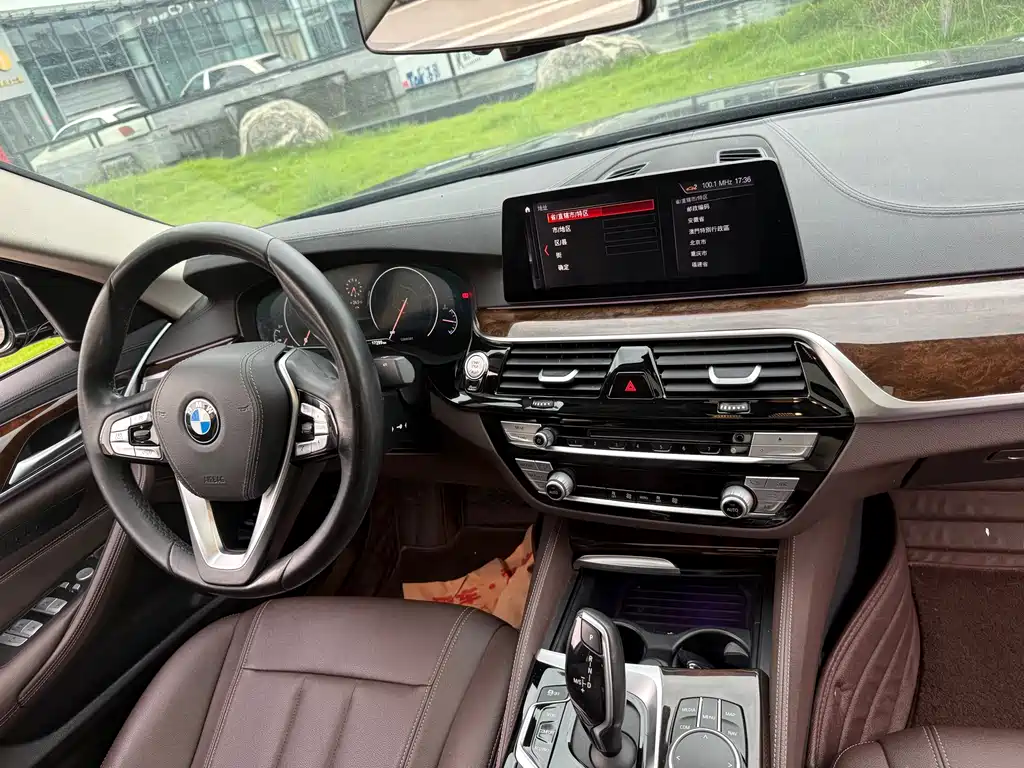 BMW 5 Series — фото 19