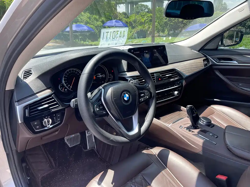 BMW 5 Series — фото 18
